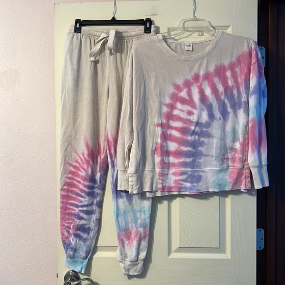 Secret Treasures Tie Dye Lounge Set Medium - Picture 1 of 6